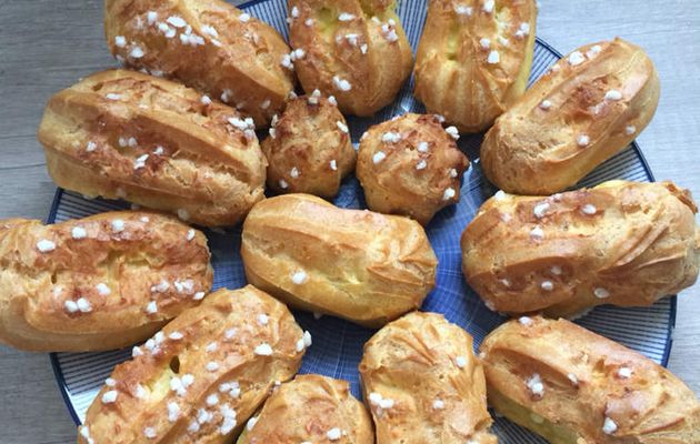 Minis éclairs au chocolat blanc comme des chouquettes 