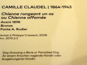 "Chienne rongeant un os" ou "Chienne affamée" de Camille Claudel