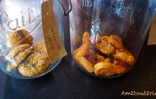 Vous resterez bien pour l'apéro : sablés à la mimolette et roulés au chorizo