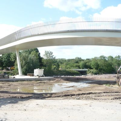 Menin B : Passerelle Piétons et Cyclistes en Voie d'Achèvement - 8 Juillet 2025.