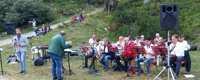 Al Belvedere di Macugnaga aperitivo con concerto in Quota in compagnia della Veruno Jazz Band