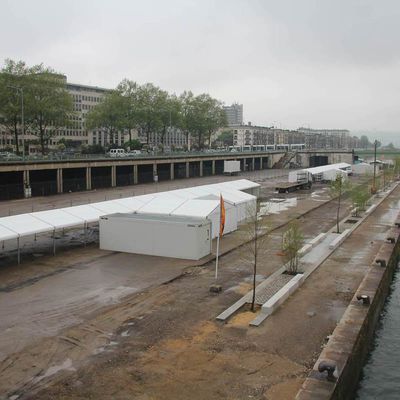 Installation sur les quais Rive Gauche des stands