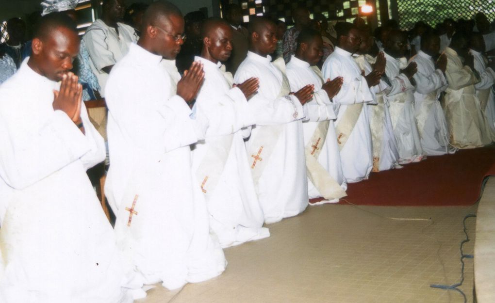 Six jeunes SVD ordonnés prêtres en août 2008 à Lomé par l'archevêque de Lomé, Mgr Denis Amuzu-Dzakpah.