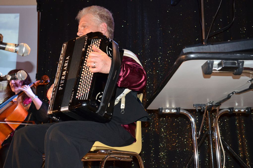 Très belle ambiance lors de la soirée Russe organisée par "Musica Danse" Ecole Scherzo de Trouy, avec l'ensemble Yulishka (Bourges) et les Ballets du Prince Igor (Paris) 