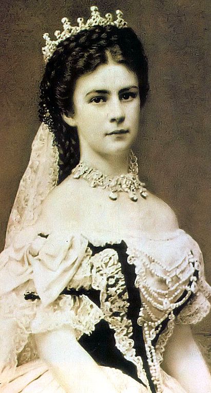  Photo prise le jour du couronnement de l'impératrice Élisabeth à Budapest le 8 juin 1867.