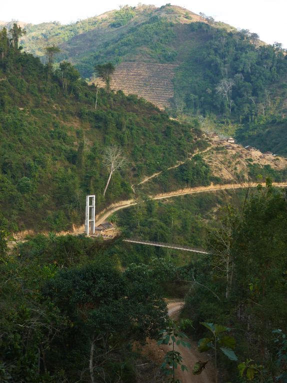 Montee vers le nord du nord du Laos pour se rapprocher de la Chine et voir ...