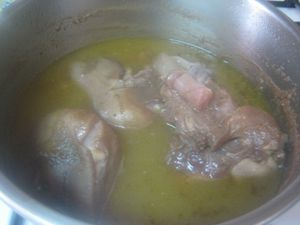 HARICOTS BLANCS AUX PIEDS DE VEAU(LOUBIA BEL KRAOUA3 BAKRI...... لوبيا بالكراوع بقري