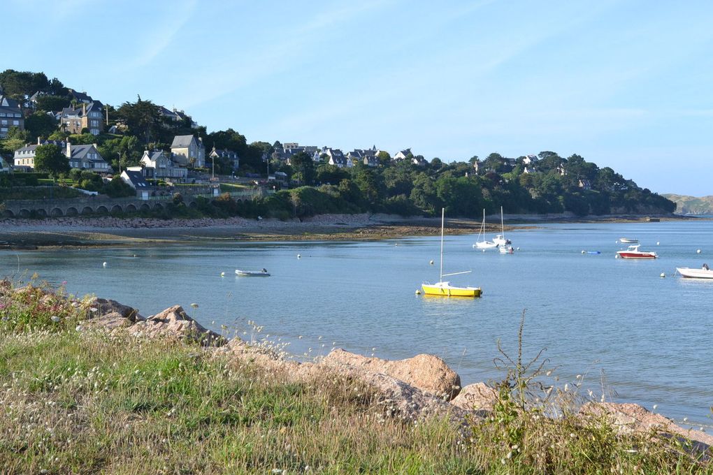 ah, les vacances, le ciel, le soleil et la mer, qu'on est bien tous les deux !