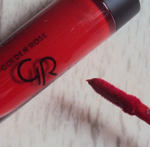 Sur mes lèvres : Longstay liquid matte lipstick 18 de Golden Rose