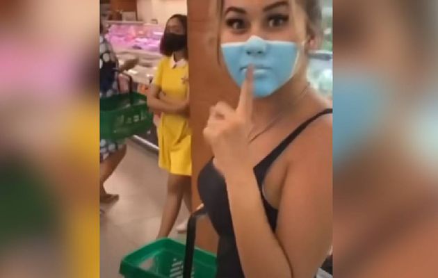 Deux influenceurs expulsés de Bali pour un faux masque en maquillage