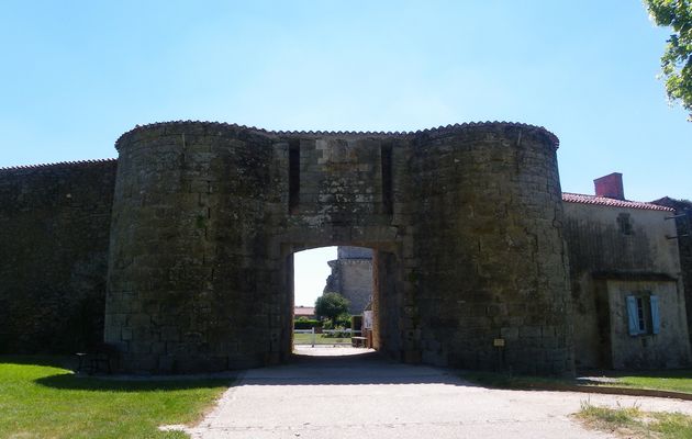 Apremont (85) - Le château