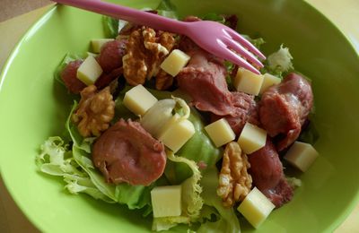 Salade comté, gésiers et noix