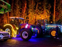 Les tracteurs du père Noel à Savigné et à Civray ( vidéo )