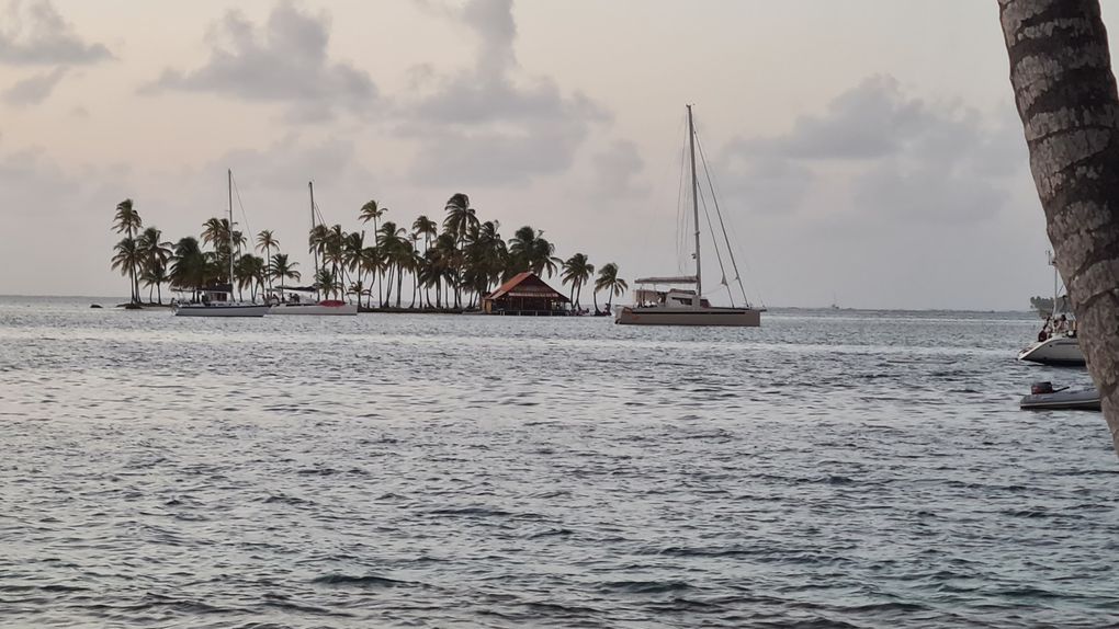 Une petite île sur l'archipel de Lemmon Cays