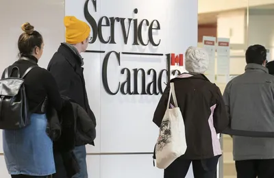 Au Canada, les non-vaccinés privés d’assurance-emploi tant que la pandémie est au premier plan (Radio Canada)