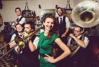 The Sassy Swingers / Beauty & The Beast . Ca SWING au Comedy Club / CHANSON MUSIQUE / ACTUALITE
