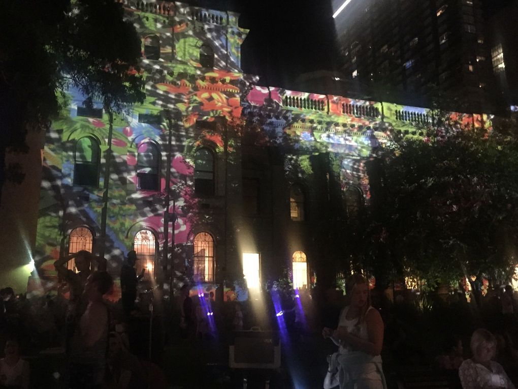 La Whitenight confirme que  Melbourne est la capital culturelle du pays! Lumière, Musique Artiste, Street Art, 3D tous ces éléments réunis pour nous embarquer le temps d'une nuit à la découverte de la ville ...