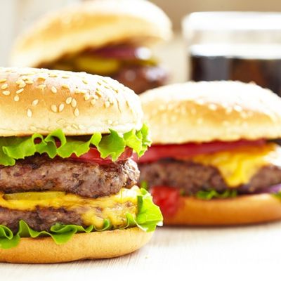 Fast-food : des perturbateurs endocriniens dans vos hamburgers 