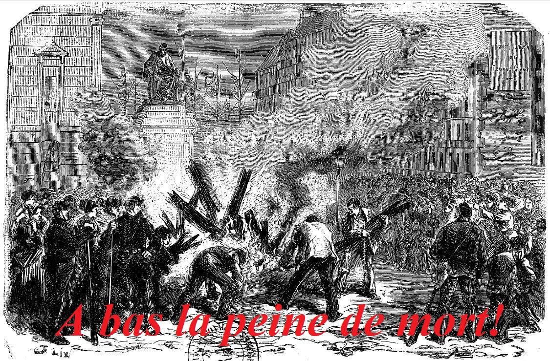 6 avril 1871  « A bas la peine de mort ! » Place Voltaire, un bataillon de la Garde Nationale dépose devant la statue de Voltaire deux guillotines qui sont brulées aux cris de : « A bas la peine de mort ! »