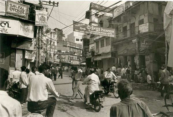 Au fil des jours que je passe en Inde, je me rends compte que la meilleure façon de découvrir ce pays est de s'asseoir au bord d'une rue et de regarder les gens passer, je le fais pendant des heures, et de temps à autre, je fais des photographies 