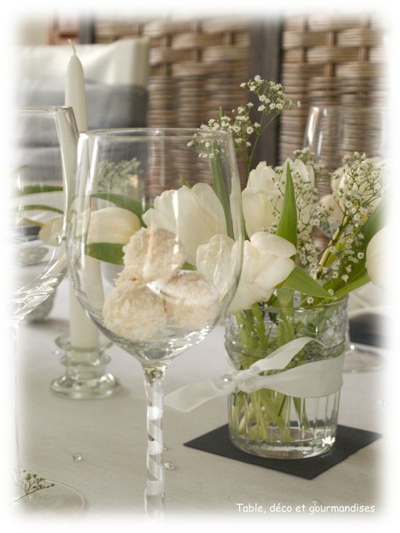 Une table toute en délicatesse et en harmonie autour de cette sublime fleur qu'est la tulipe blanche...