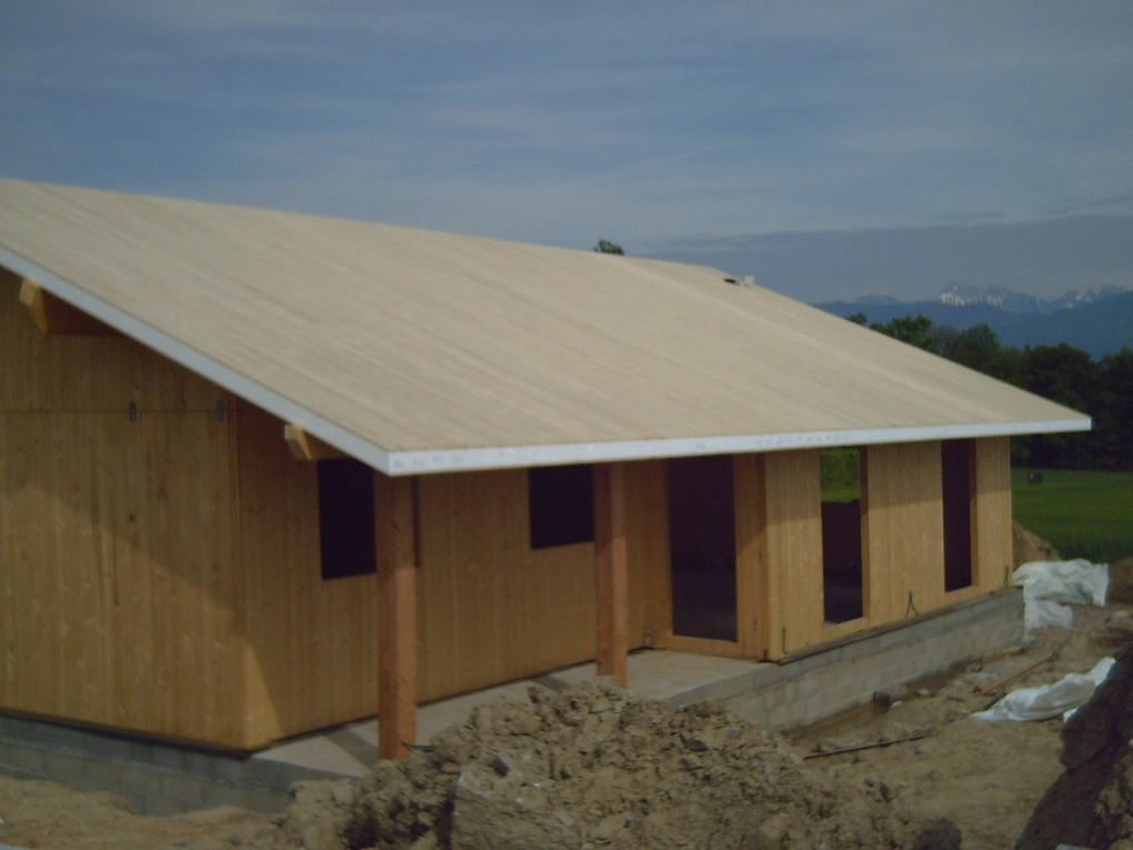 MAISON EN PANNEAUX MASSIFS, CONSTRUCTION HORS D EAU HORS D AIR REALISEE EN MOINS DE 8 JOURS