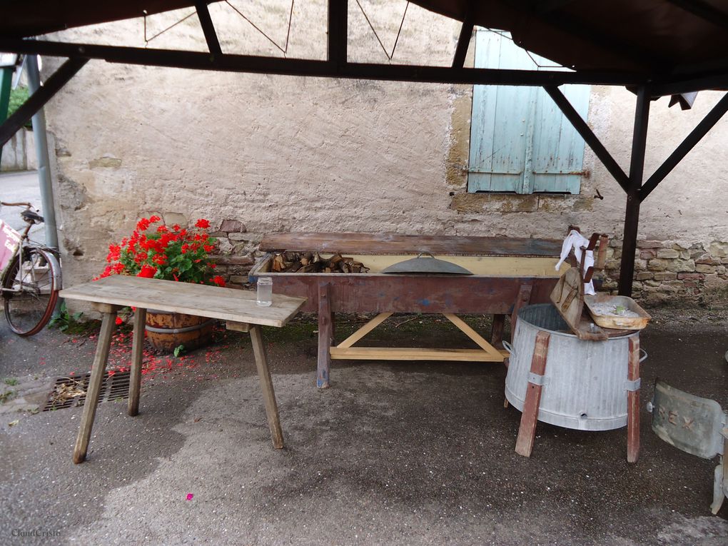 La Grande Lessive ou la "Buée"
Technique d'antan pour nettoyer le linge, du baquet à la rivière
Photos Claude Cristofol