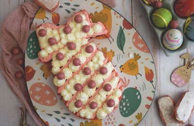 Oeuf de Pâques aux biscuits roses