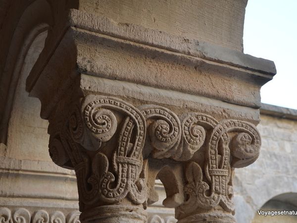 Ornementation sobre du cloître