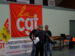 Hervé Terrier, secrétaire général du syndicat CGT des Verriers d'AGC et secrétaire adjoint de l'Union des syndicats CGT des Verriers d'Aniche, prononçant un discours lors du meeting à Emerchicourt le 30 septembre 2016.