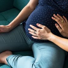 Charlotte Abramow :"Le corps d’une femme enceinte n'est pas une propriété publique !"