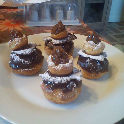 Petites religieuses aux chocolat à ma façon .