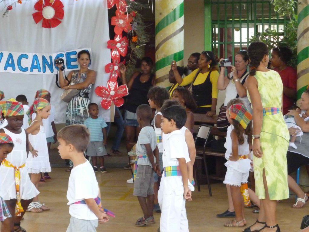 Spectacle de fin d'année à l'Ecole Maternelle Maximilien SABA: instruments, chants et danses Traditionnels de Guyane. (Vendredi 29 juin 2012)