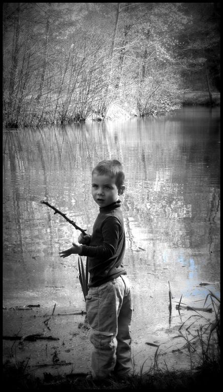 pêche au bâton dans l'étang 