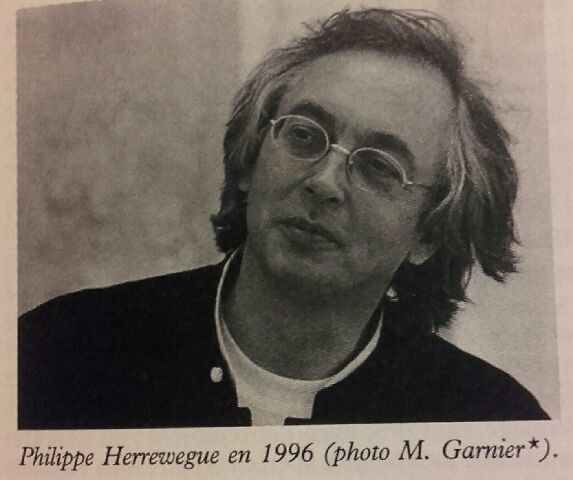 Bien qu'il n'ait pas vécu à Saintes Philippe Herreweghe y a souvent séjourné et surtout, il ne pouvait faire autrement, il s'est marié à Saintes. En effet on pense que l'abbaye aux Dames avaient les bras grands ouverts pour accueillir le couple dont l'homme état d'une grande portée musicale.