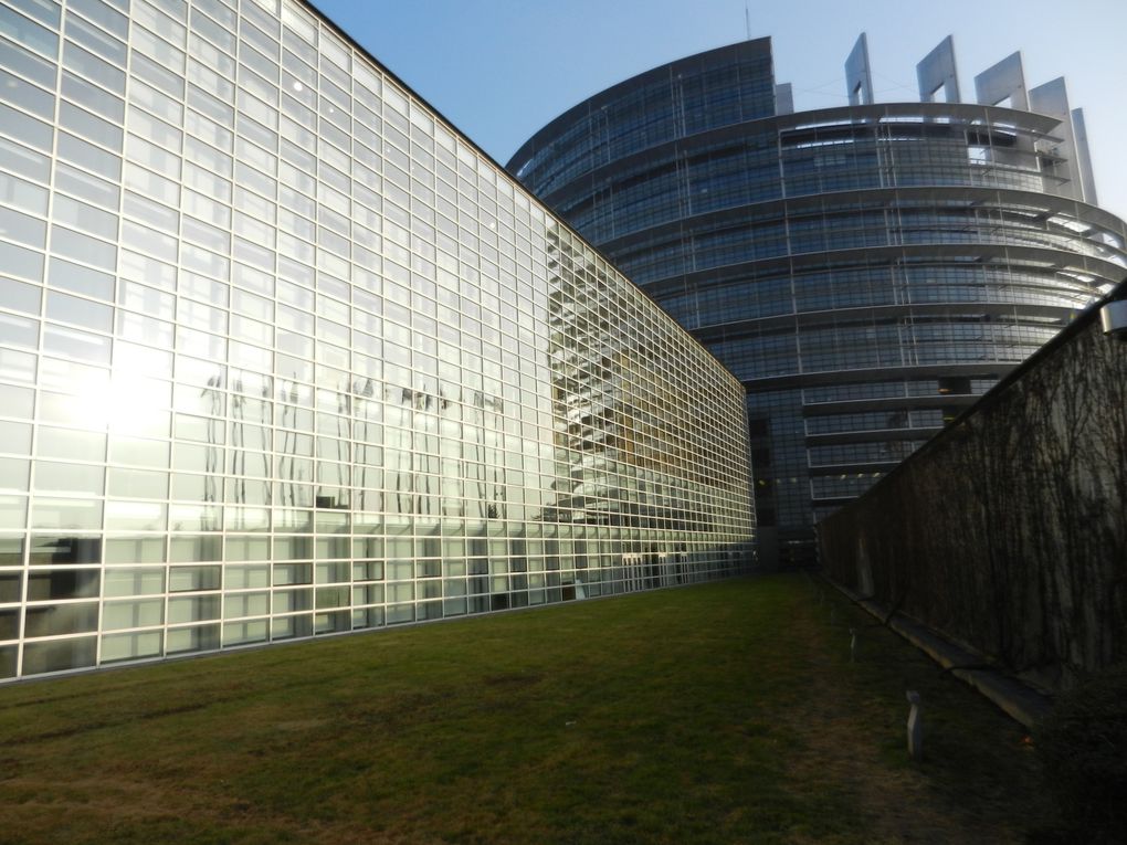 Institutions Européennes, Place Broglie, Quartier de la foire, Jardin des deux rives. Place de la République.