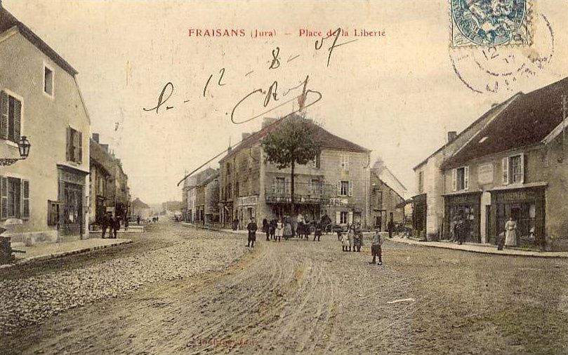 quelques cartes postales ou photos de 1880/1910 ouvriers leurs familles dans le village de Fraisans