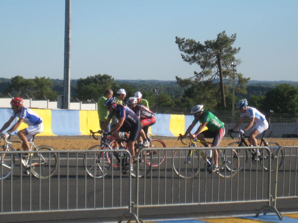 Samedi 21 aout 2010, sur le Circuit Bugatti au Mans, les 24 Heures Vélo.
www.respectsport.fr