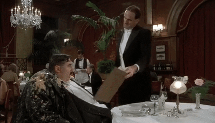 Le monstre que contient Mycroft, c'est M. Creosote (Terry Jones) qui finit par exploser ses tripes (Monty Python: Le Sens de la vie, 1983). C'est justement parce que leur société est si répressive vis à vis des émotions que les british peuvent se permettre de telles transgressions.