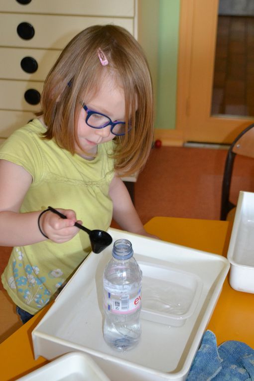 Par cette chaleur, on reste au frais et on manipule de l'eau... Même si on est un peu mouillé, ce n'est pas grave....