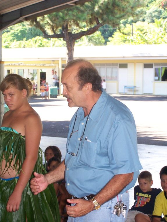 Pratique ancestrale ici à Tahiti, Célia a aimé et s'y est collée.... Impressionnant!