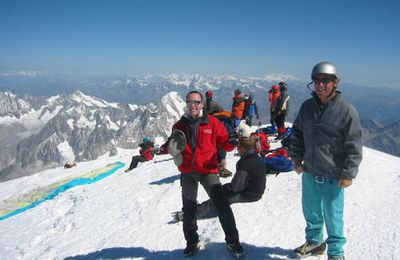 Vincent décolle du Mont Blanc en parapente