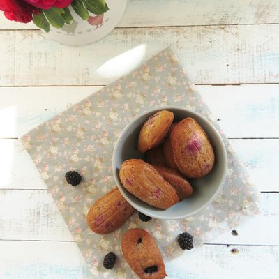 Madeleines aux mûres et farine de châtaignes