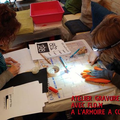 Atelier gravure en famille pour des cartes de voeux