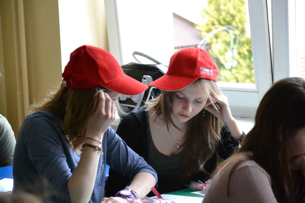 visite du lycee d'arts plastiques de Tarnow, puis visite de la ville sur les pas de Frania Haverland (ghetto juif, ruines des synagogues et du cimetiere. Bonus : expo sur les fouilles archeologiques des chantiers de l'euro 2012.