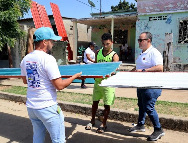 Alcalde de Puerto Cabello entregó materiales de construcción a familias de Libertad y Los Lanceros 