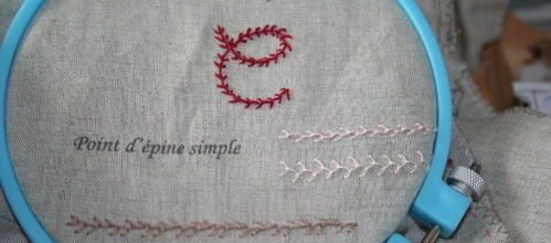 Cahier de broderie, point plume et épine