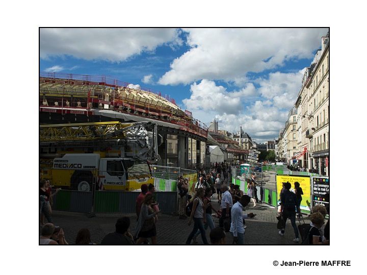 Encore une année de travaux avant la fin de cet énorme chantier. La canopée s'approche de plus en plus de sa forme définitive.