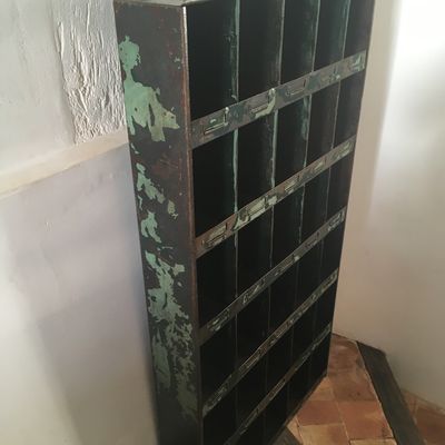 ANCIENNE ÉTAGERE INDUSTRIELLE DE GARAGE VERS 1950