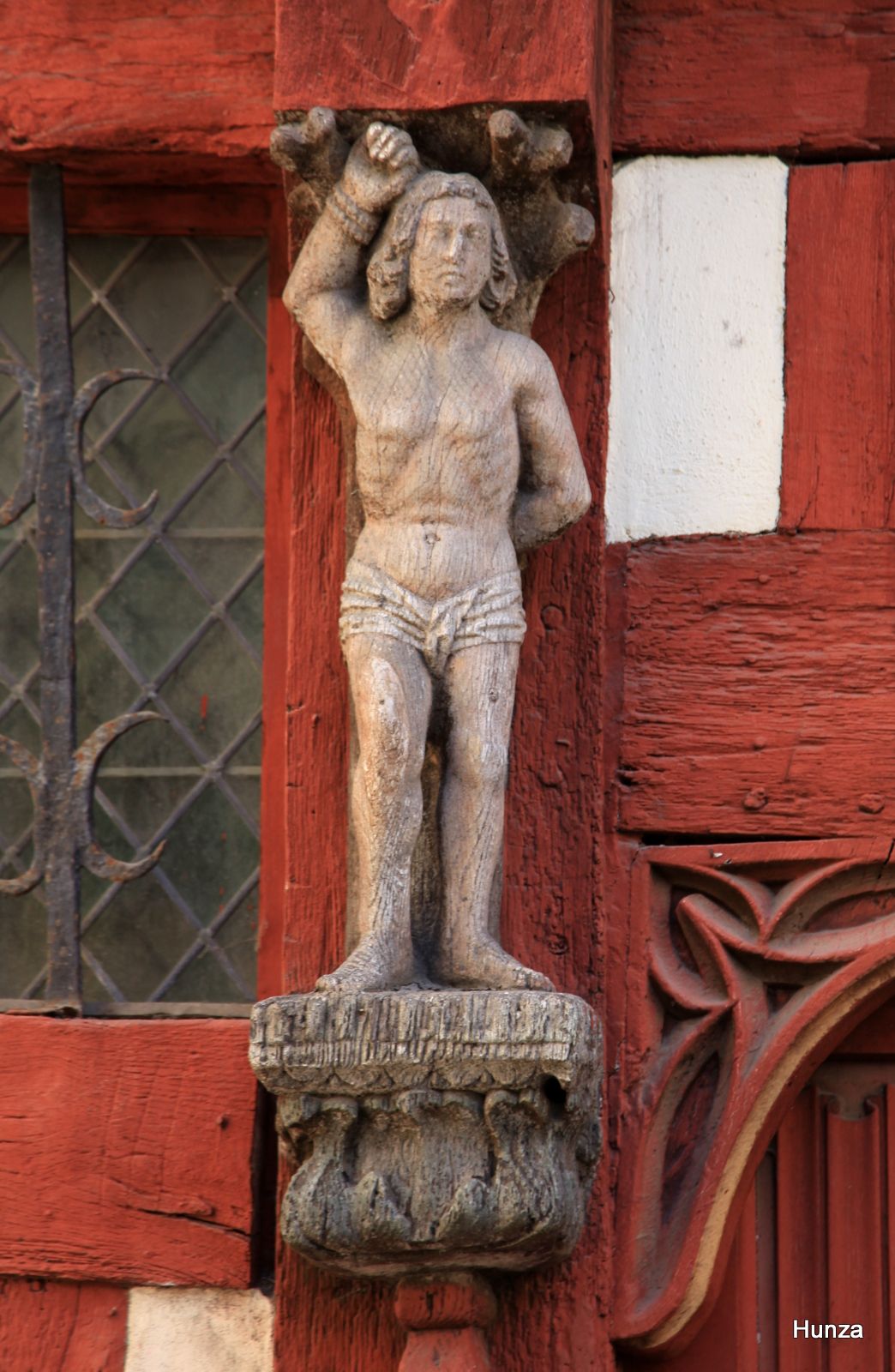 Rennes, maison Ti Coz avec la représentation de Saint-Sébastien 